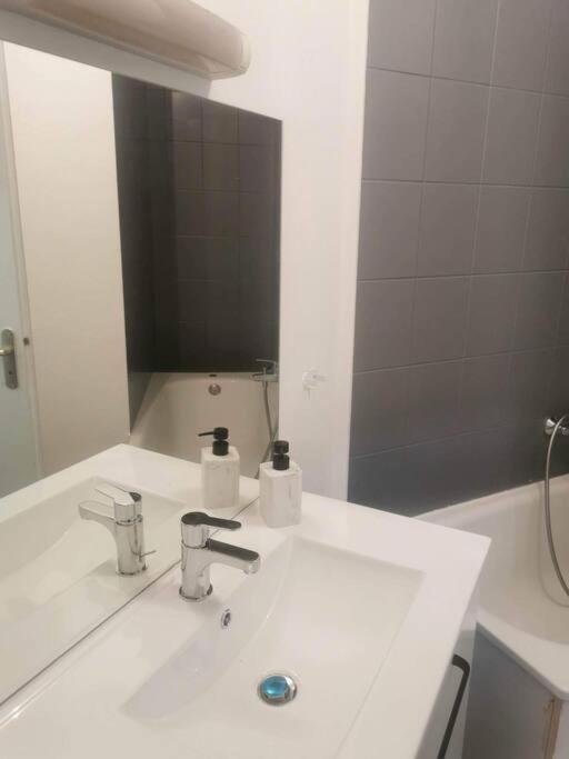 Le Petit Cloitre Apartamento Langres Exterior foto